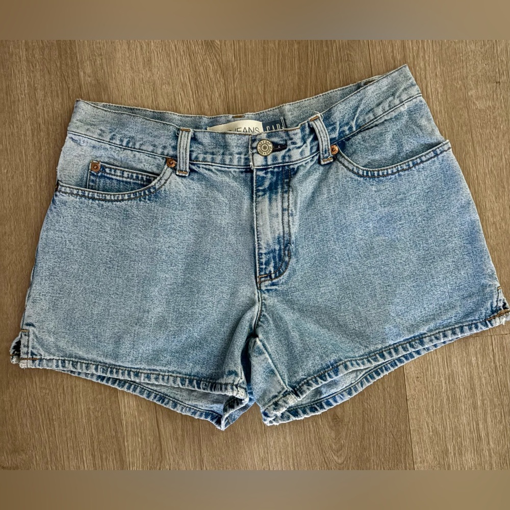 Women’s Gap Jeans Mid-Rise Distressed Denim Shorts - Size 4